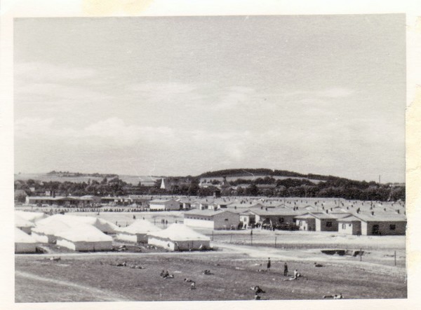 Zelte und Baracken - tents and barracks - tentes et baraques