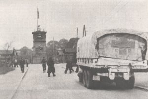 Versorgungsfahrzeuge (zum Vergrößern Bild anklicken) Versorgungsfahrzeuge
