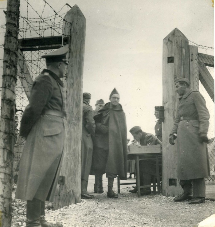 Gilbert Roughol - remise des plaques de prisonniers